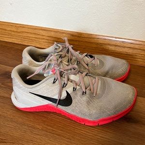 Nike Metcon 3 shoe grey & pink 8 GUC